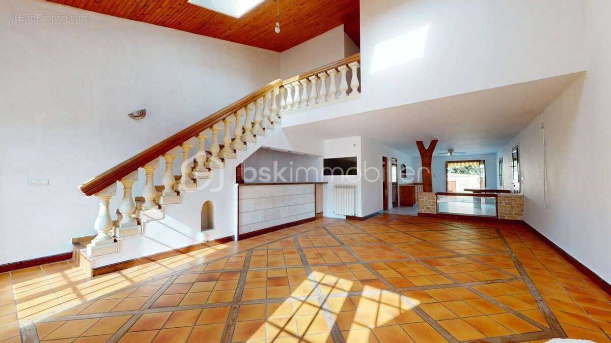 Maison à Fort Potentiel avec Dépendances – Cœur de Village - photo 2