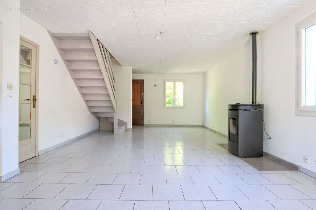 Maison à SOLLIES-TOUCAS