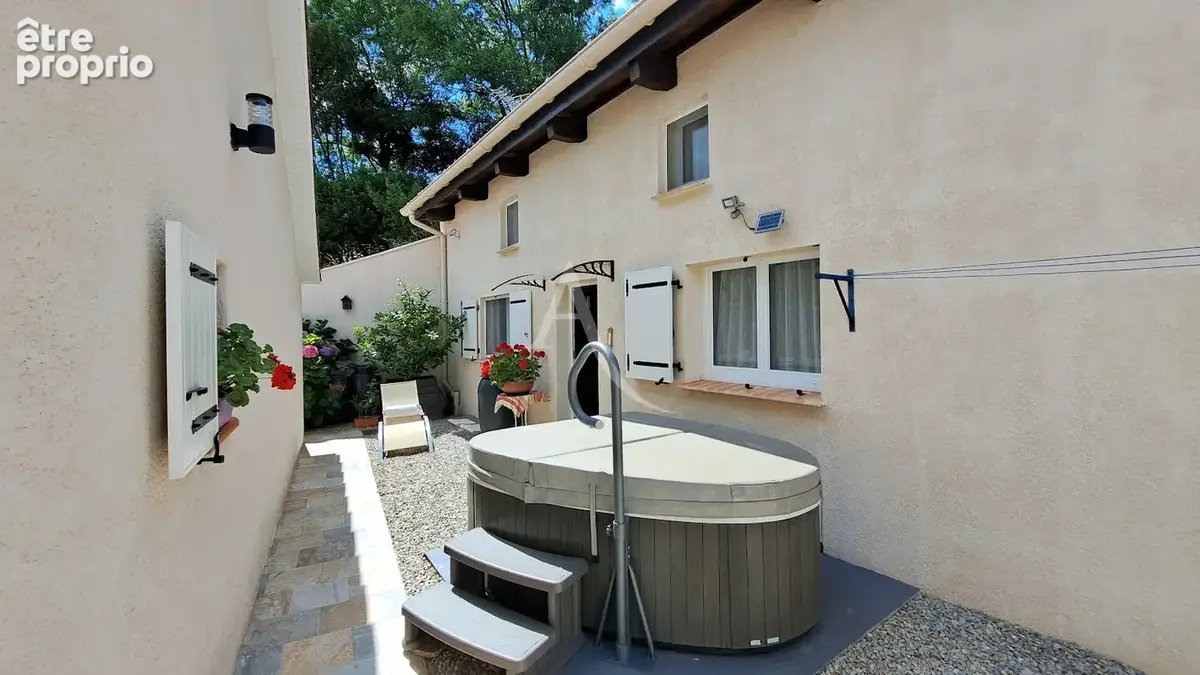 Maison avec garage et dépendance, vue dominante - photo 12