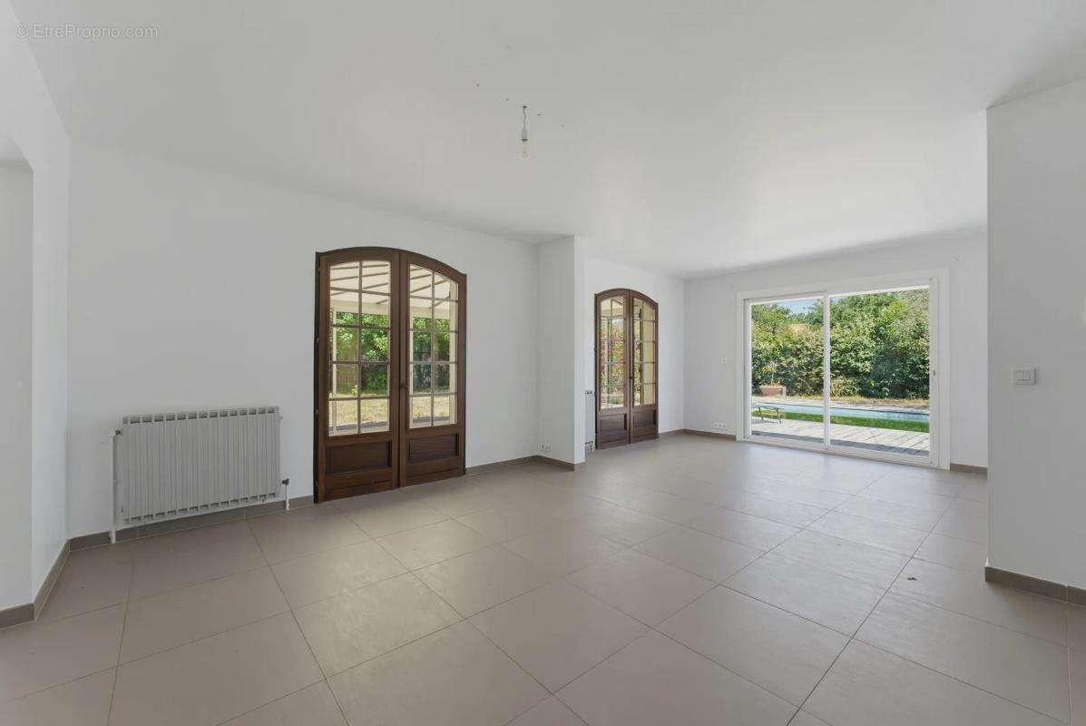 Maison de 6 pièces de 142 m² à Sallebœuf - photo 3