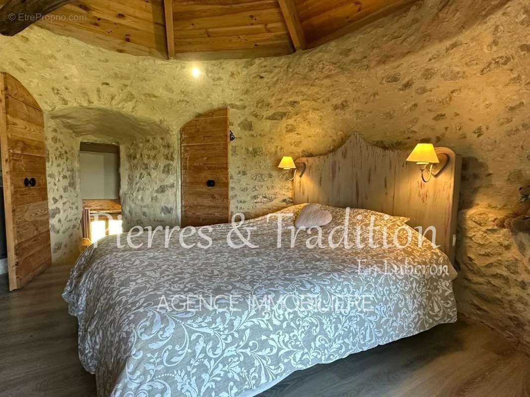 Maison à SIMIANE-LA-ROTONDE