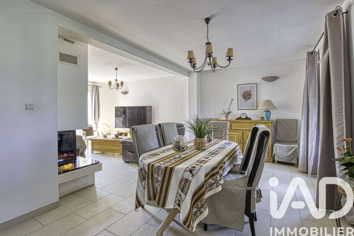 Photo 2 - Maison à ESTREES-SAINT-DENIS