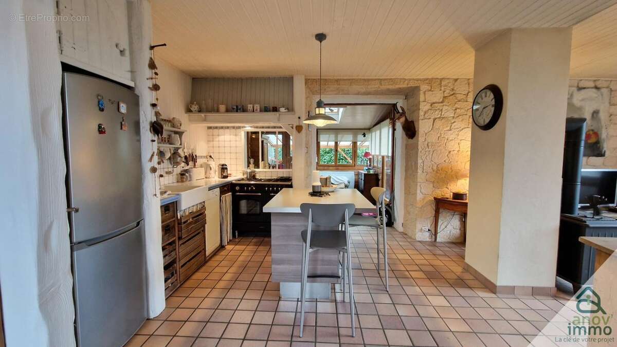 Maison à SAINT-MURY-MONTEYMOND