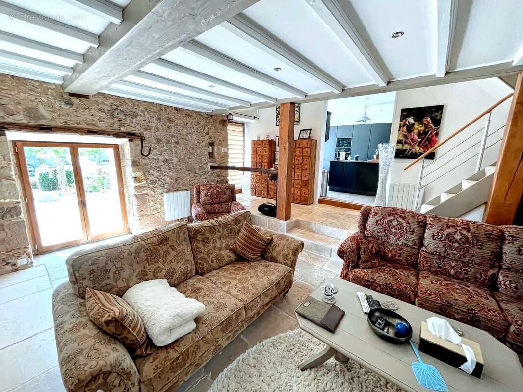 Maison perigourdine renovée avec grange, piscine et beau jardin - photo 2