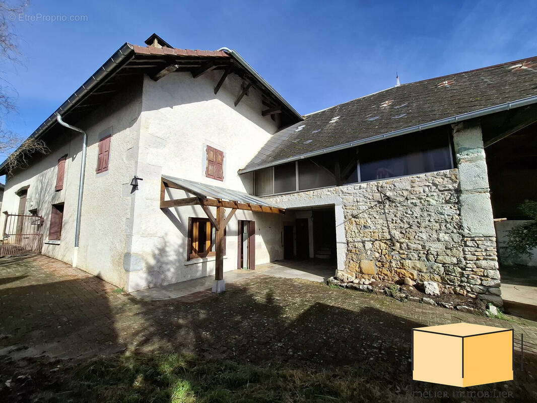 Maison à SAINT-MARTIN-DE-BAVEL