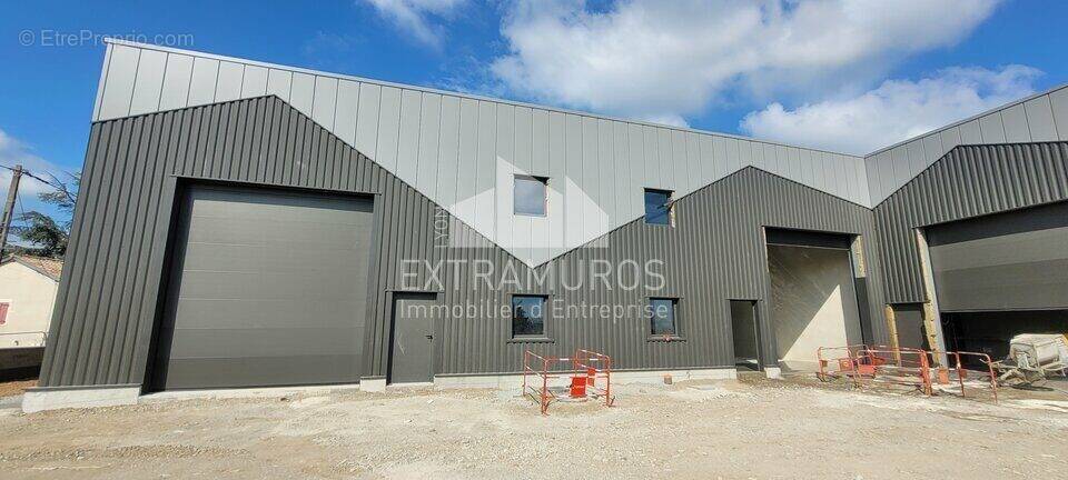 Commerce 137 m² à Saint-Etienne-La-Varenne  - photo 2