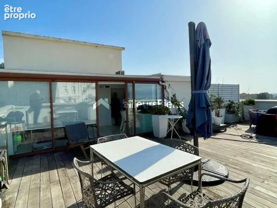 Cannes bas Montfleury : Duplex en penthouse avec grand roof-top et très belle vue mer - photo 20