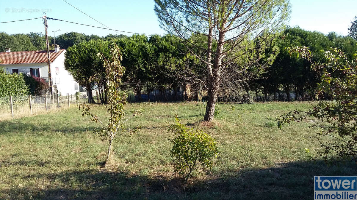 Terrain à GARAT