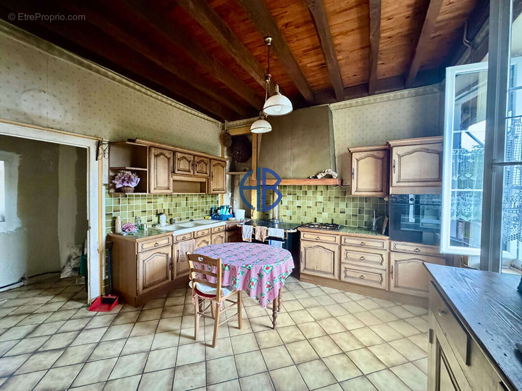 Maison à SAINT-VICTOR-DE-MORESTEL