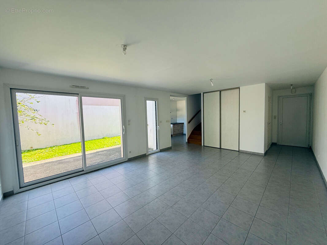 Maison à VAL-D&#039;IZE