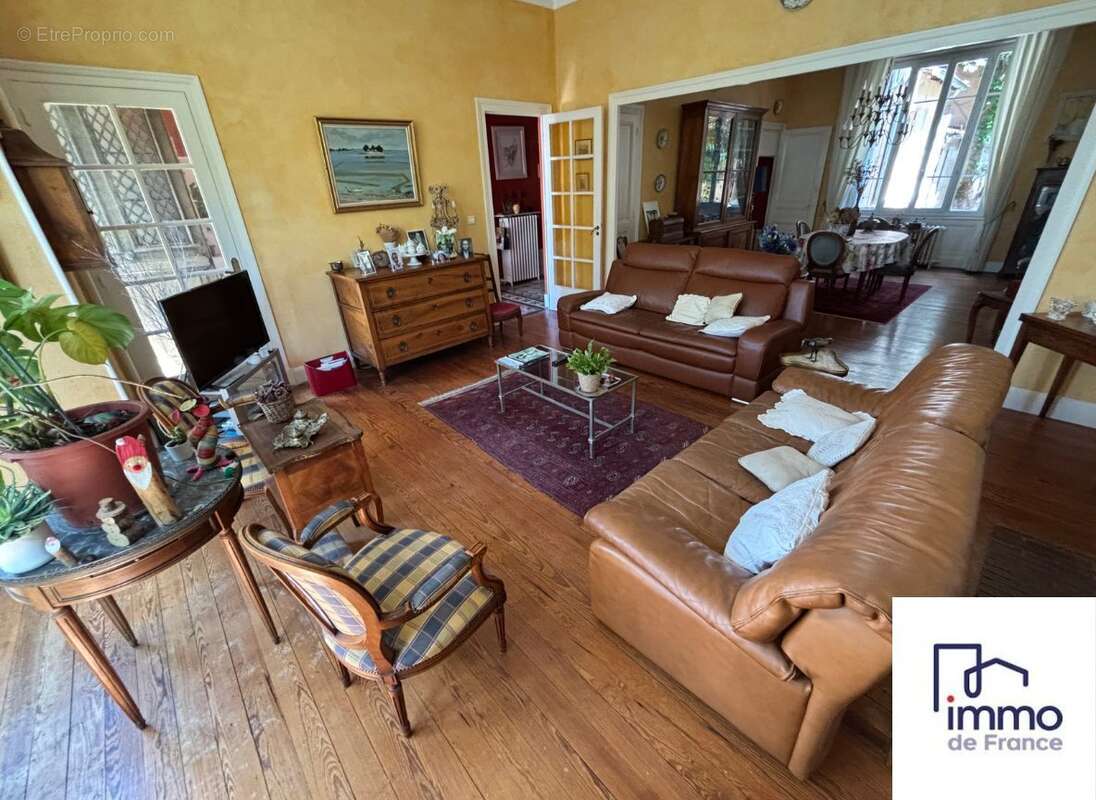 Maison 224 m² à Vienne  - photo 3