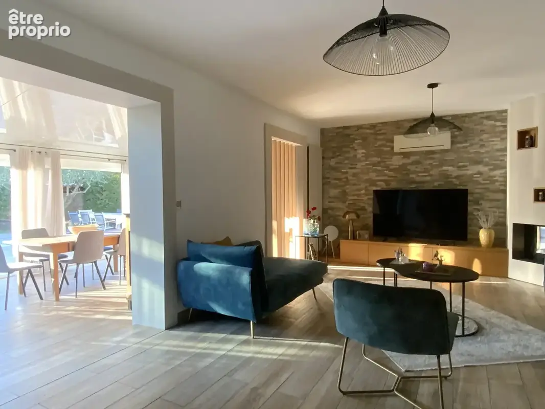 A 600 m de la place aux herbes, villa avec piscine. - photo 5