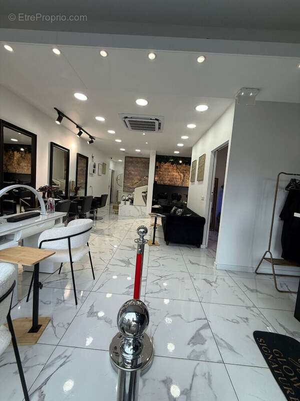 Commerce à MAISONS-LAFFITTE