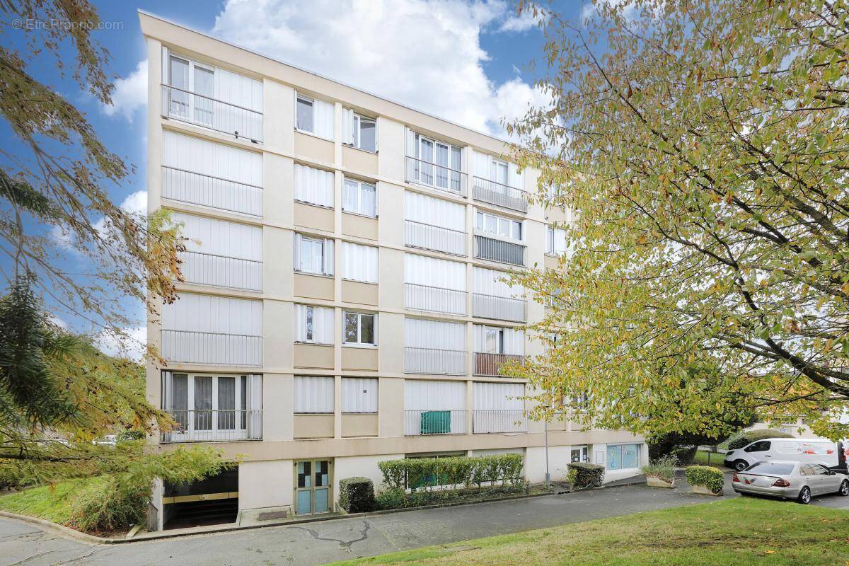 Appartement à LE PLESSIS-TREVISE