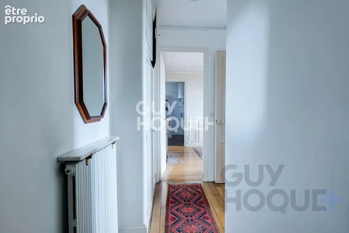 RARE - Appartement 4 Pièces de 70 m2 Aux Abbesses - Vue sur Paris - photo 9