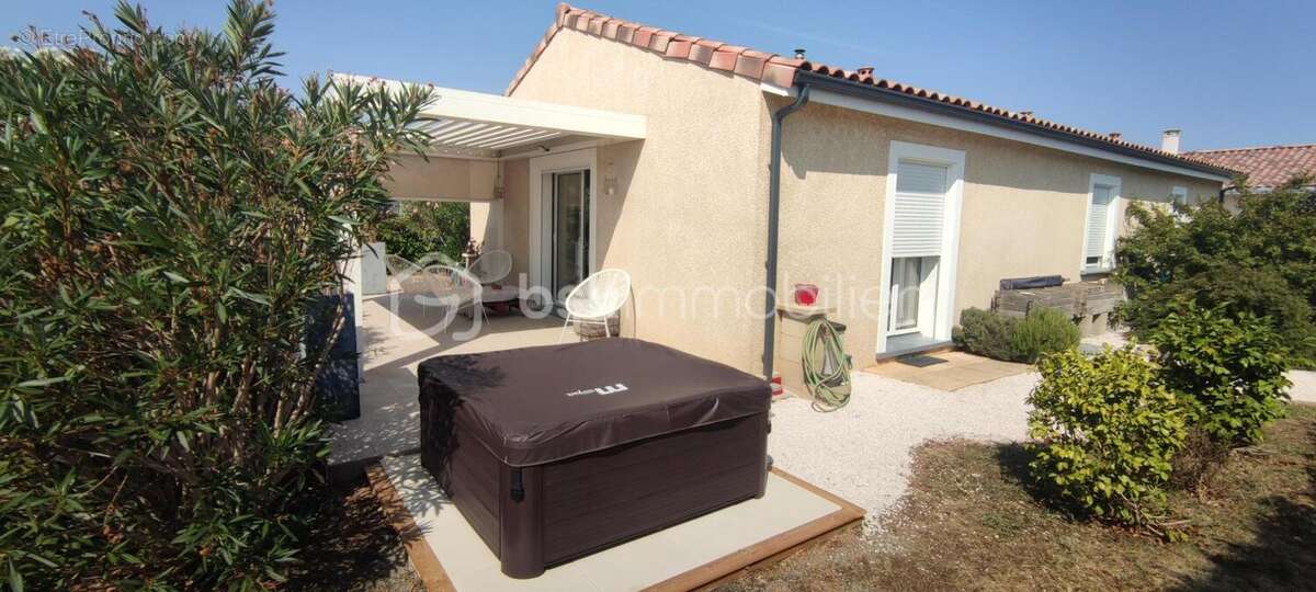 Maison à LACROIX-FALGARDE