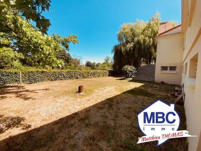 Maison à MONTREVAULT