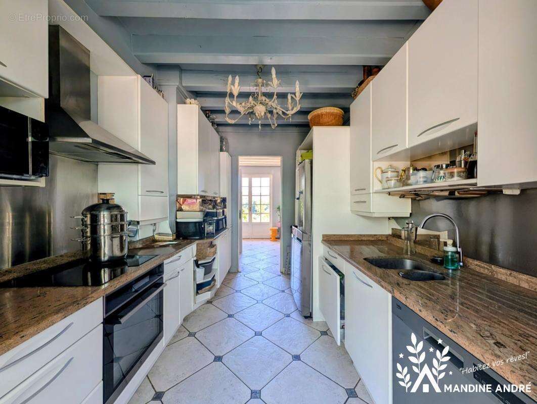 Maison 251 m² à Saint-Bernard  - photo 7