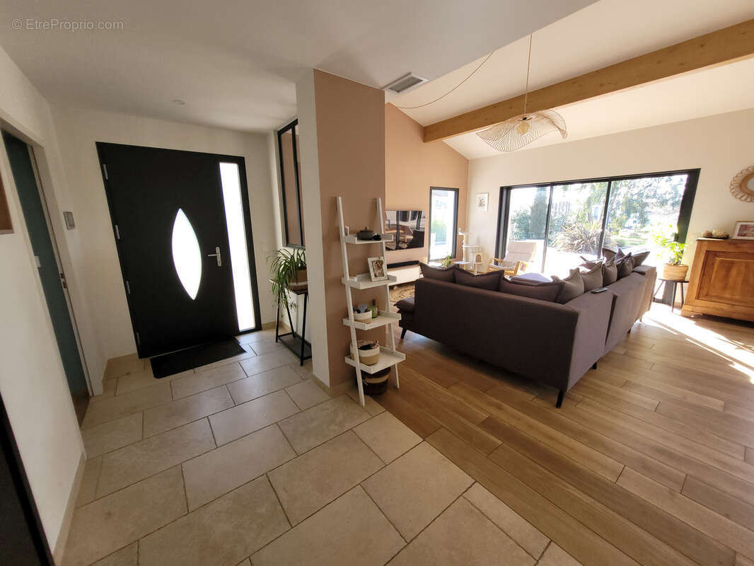 Secteur Clape Superbe Villa neuve de 206m2 sur 1365 m2 de terrain à vendre 697000 €. - photo 11