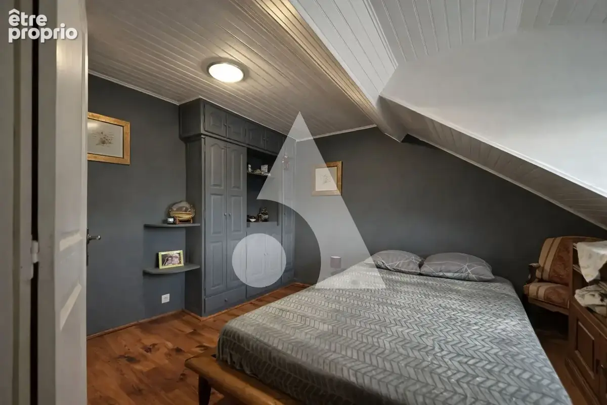 Entrepôt de plus de 250 m² + 2 Maisons - photo 16