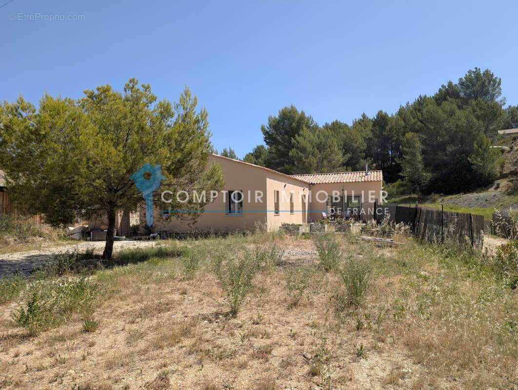 Maison à SAINT-SATURNIN-LES-APT