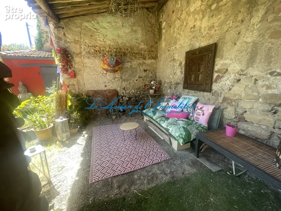 ST CHRISTOL LES ALES, maison en pierres F5 avec dépendances, chalet, piscine sur 2482 m2 de terrain avec puit - photo 4