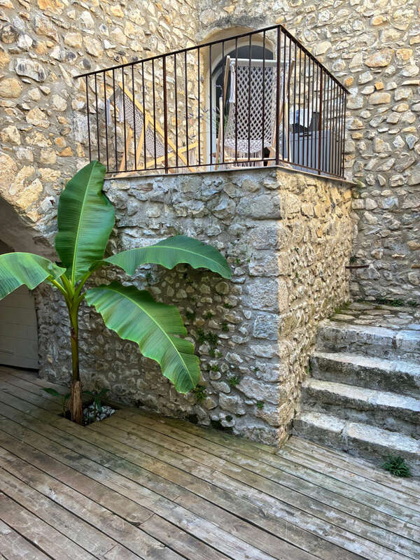 Mirmande. propriete en pierre de pays. renovee en totalite  223.72 m2. parc 1527m2 clos. piscine. dependances - photo 5