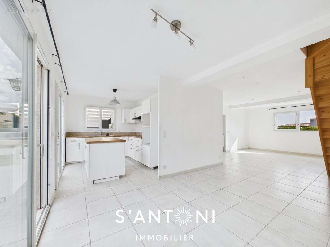 Villa récente R+1  98 m²  Terrain paysager - photo 2