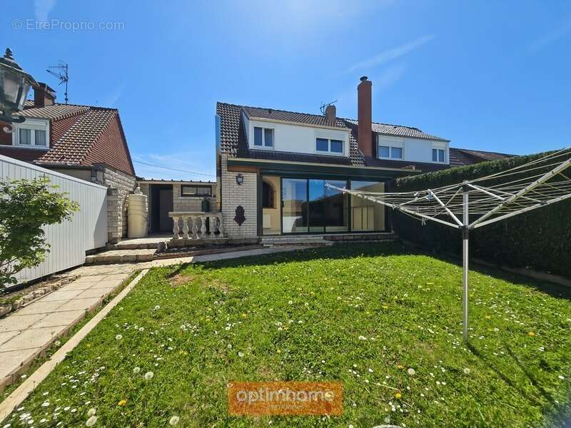 Maison 98 m² 3 chambres veranda cave complete grand garage - photo 3