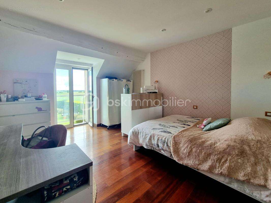 Charmante maison en pierre, 8 pièces, 4 chambres, garage, annexes, piscine !!! - photo 13