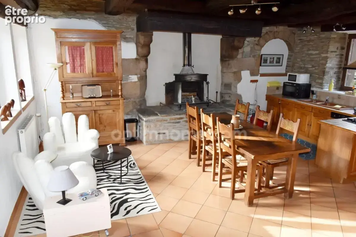 Ensemble immobilier en pierres sur vaste terrain paysagé - photo 5