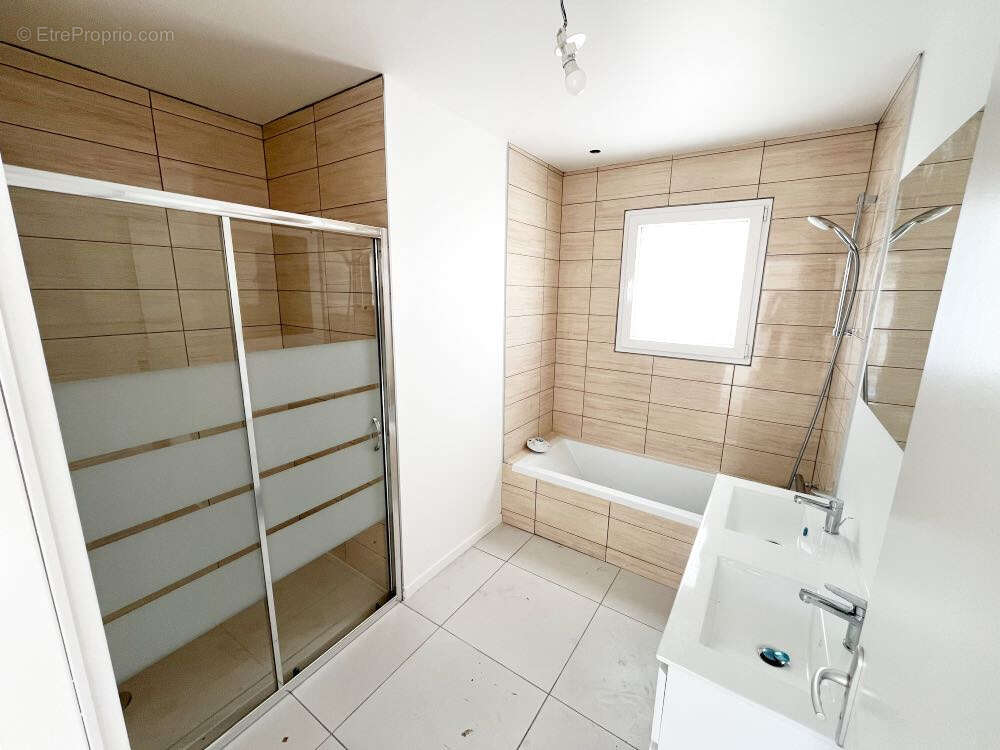 Maison à SAINT-BEAUZIRE