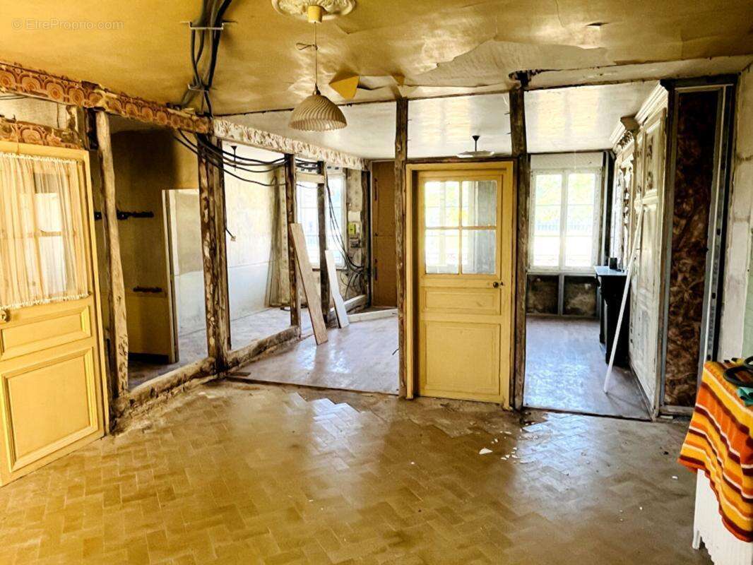 Maison à LES GRANDES-CHAPELLES