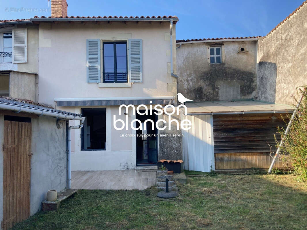 Maison 100 m² à Saint-Maixent-L'ecole  - photo 4