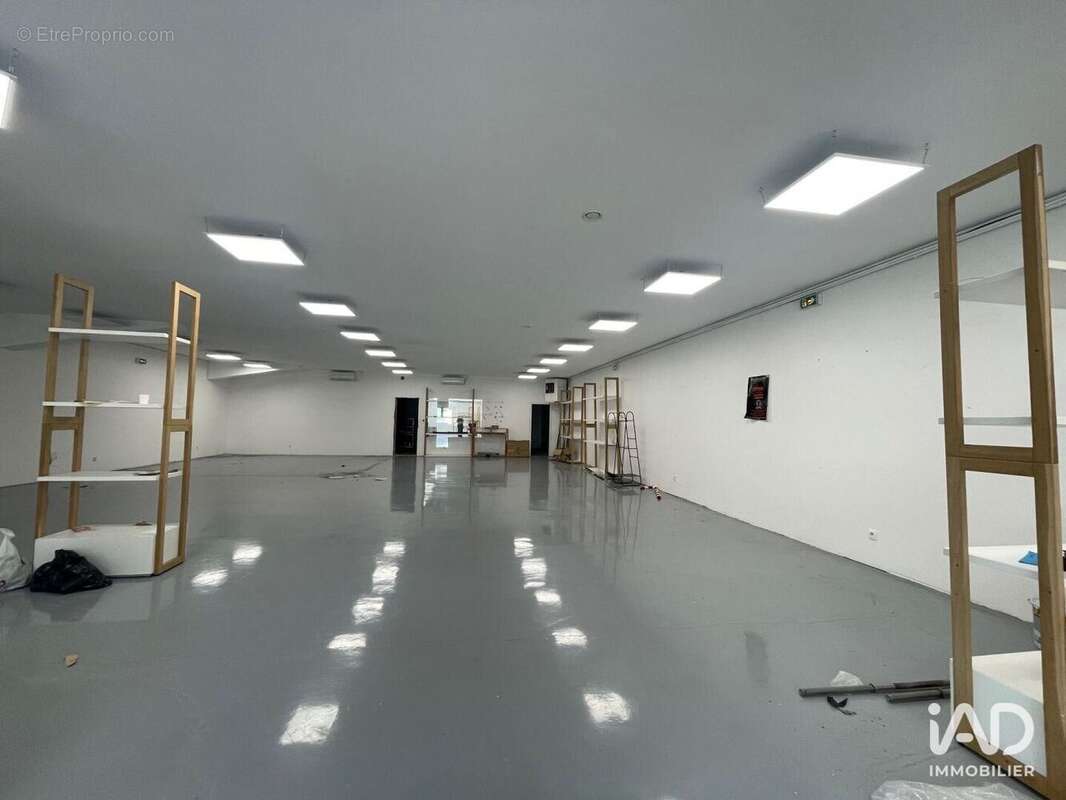 Photo 2 - Commerce à ECHIROLLES