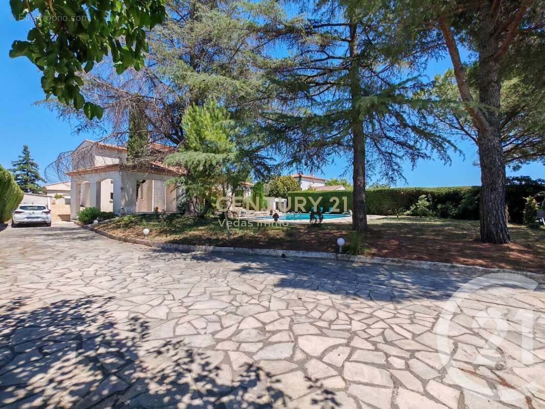 Maison 233 m² à Saint-Jean-De-Vedas  - photo 2