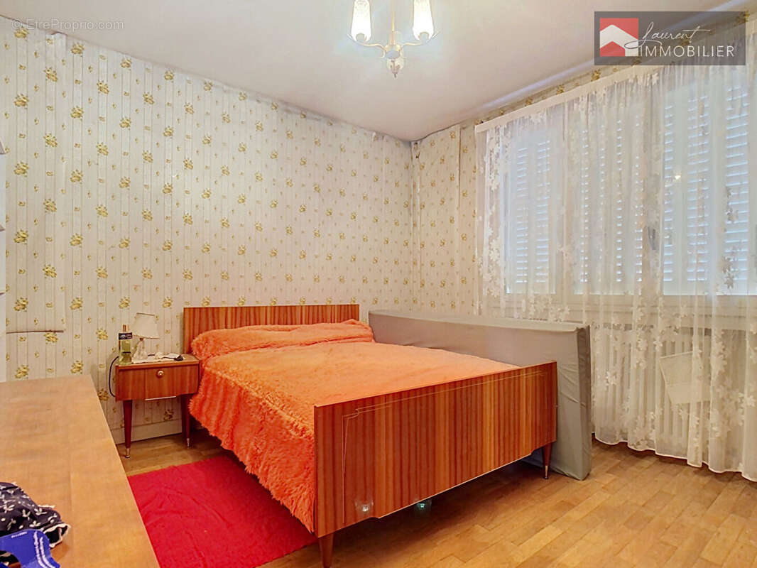 Ensemble immobilier avec maison d'habitation, ancienne ferme, nombreuses dépendances et terrain de 6 236 m² - photo 6