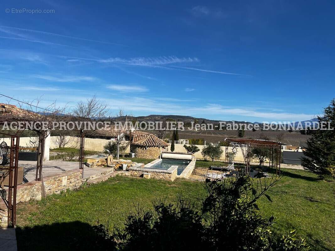 Maison à SAINTE-CECILE-LES-VIGNES