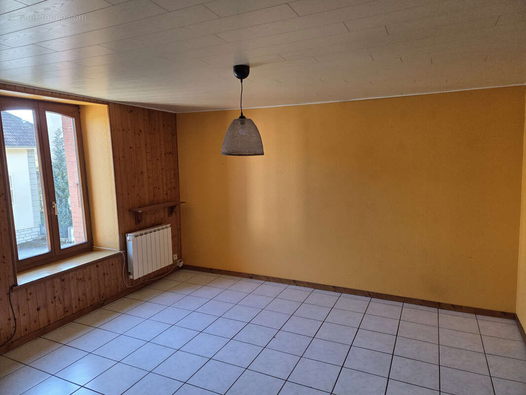 PONTARLIER Appartement No5, de type 3, 1er étage, 75m2 - photo 3