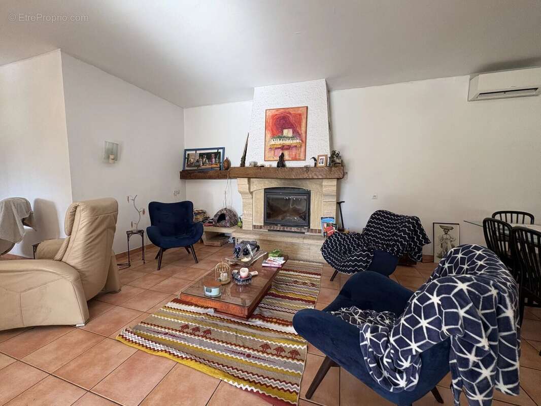 Maison à FONTVIEILLE