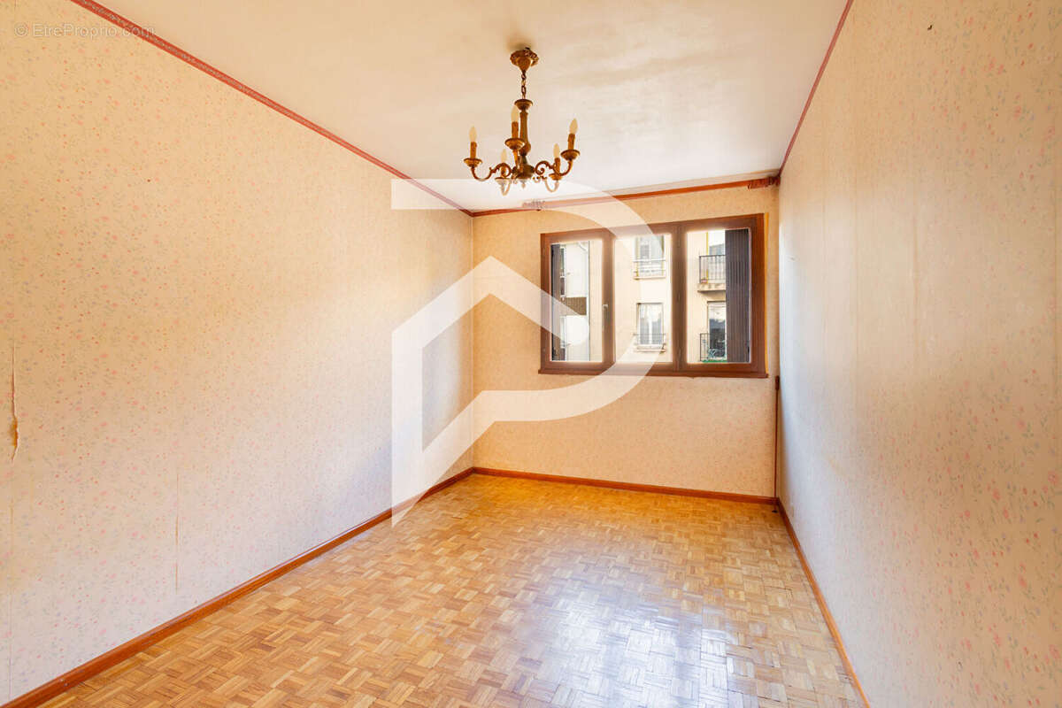 Appartement à MARSEILLE-4E