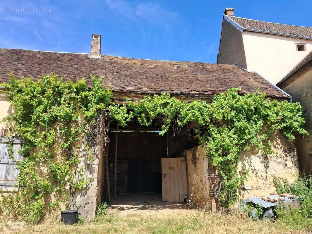 Maison 100 m² à Coulours  - photo 2