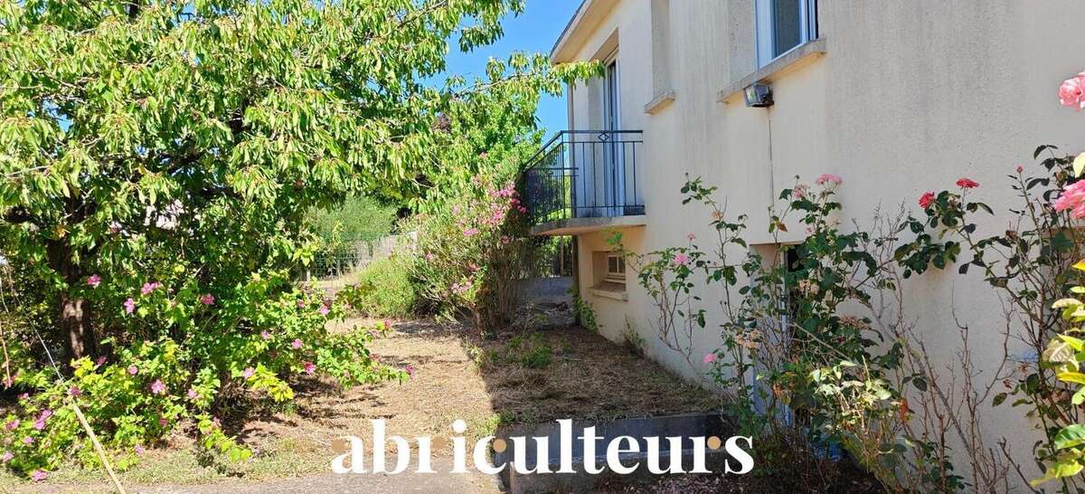 Maison type nantaise , avec grand jardin en vente à bourg de St Hilaire de Clisson (44190) - photo 10