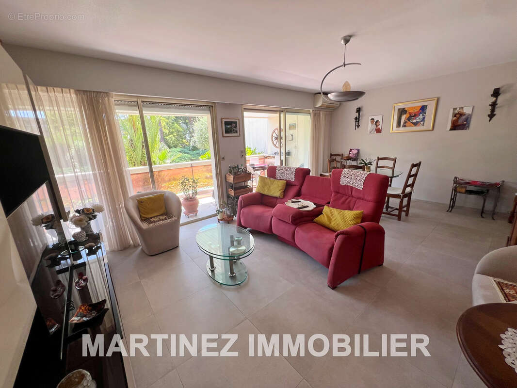 Appartement à SAINT-LAURENT-DU-VAR