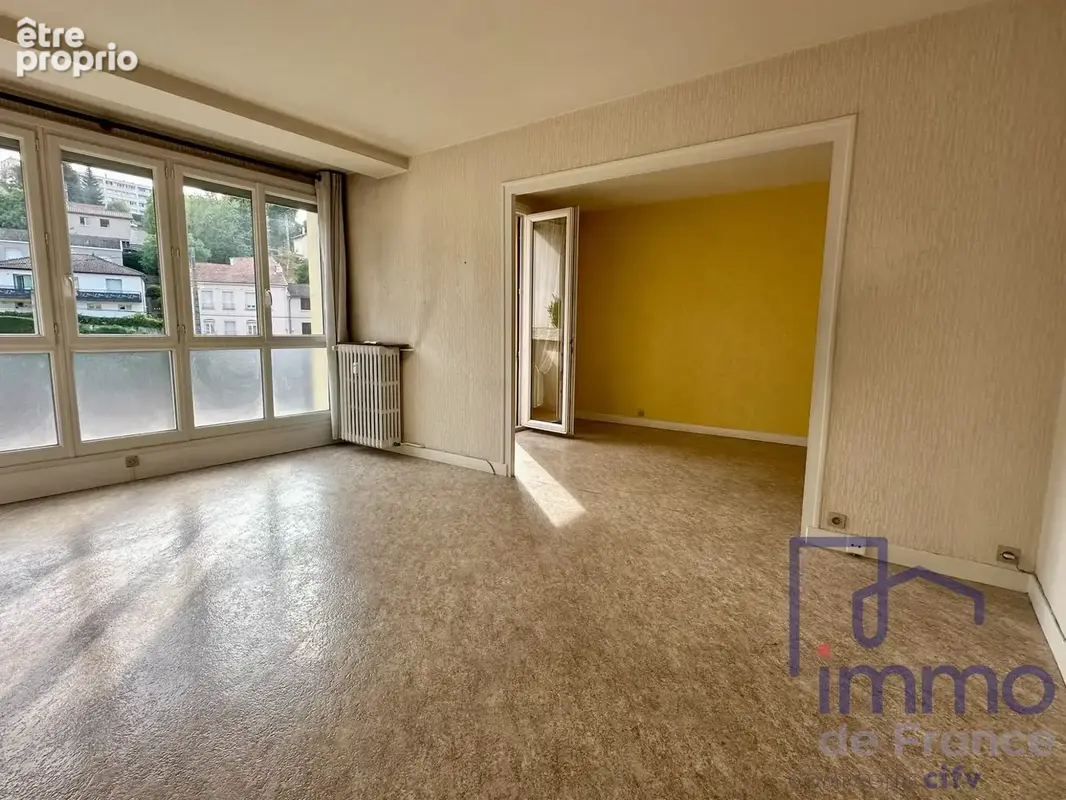 Appartement 57 m² à Saint-Etienne  - photo 2