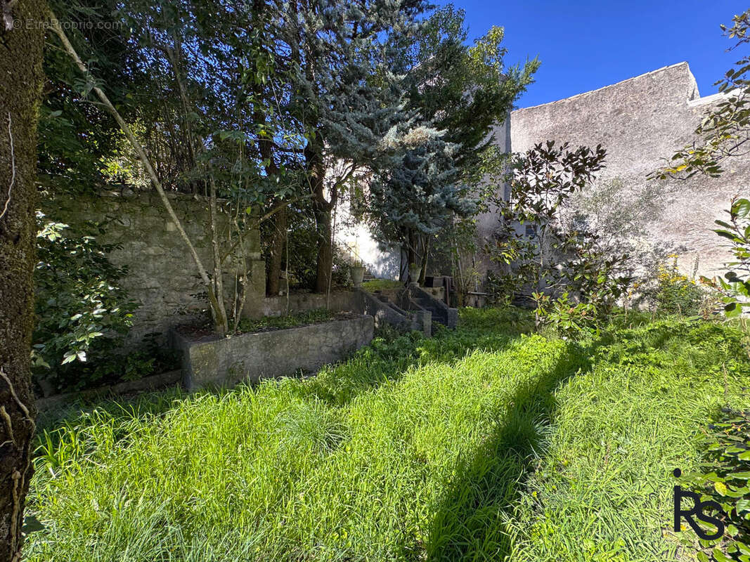 Maison à VILLENEUVE-DE-BERG