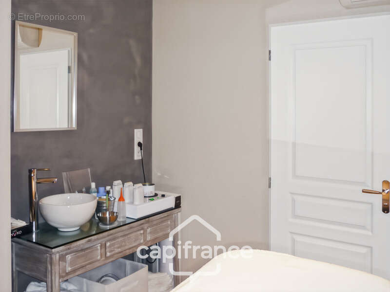 Commerce à VAROIS-ET-CHAIGNOT