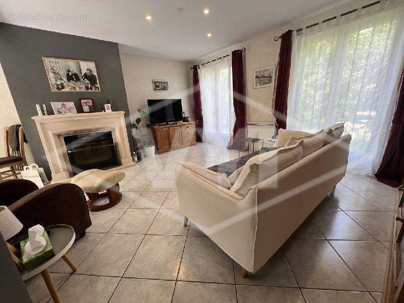 Maison à COMBS-LA-VILLE