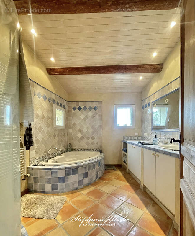 Splendide batisse du 16eme dans les remparts du vieux village - photo 12