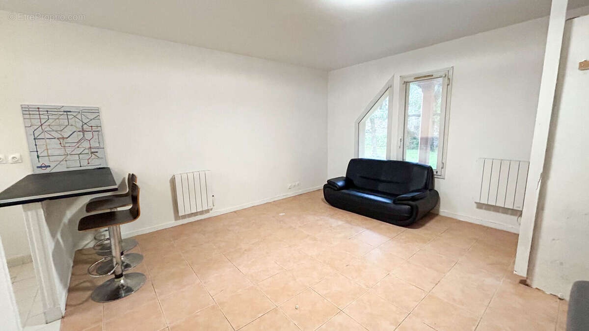 Appartement à LE COUDRAY-MONTCEAUX